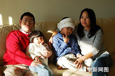 美华裔女孩贺梅回家现波折 养父母申请延期执