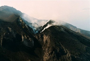 意大利斯特龙博利火山爆发当地进入紧急状态