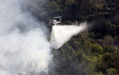 美国加州森林大火造成500户居民撤离(视频)