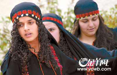 巴勒斯坦少女庆祝儿童节(图)