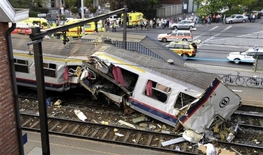 比利时火车相撞事故现场