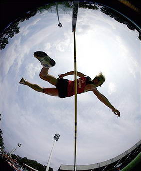 图文:德国田径锦标赛的跳高运动员