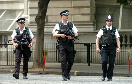 图文:伦敦六千警察上街巡逻(3)