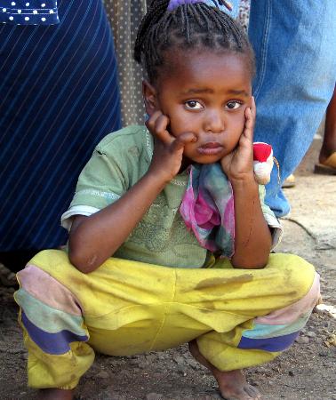 图文:面临饥饿威胁的非洲儿童(2)