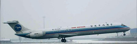 资料图片:麦道82型客机从机场起飞