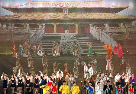 图文:2005中国国际孔子文化节在曲阜开幕(3)