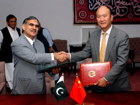 图文:中国政府向巴基斯坦捐款(2)