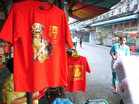 图文:曼谷唐人街上热卖春节年货(2)