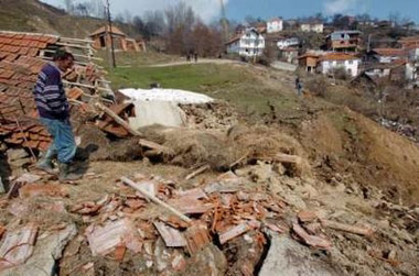 组图:马其顿非法砍伐导致泥石流摧毁村庄