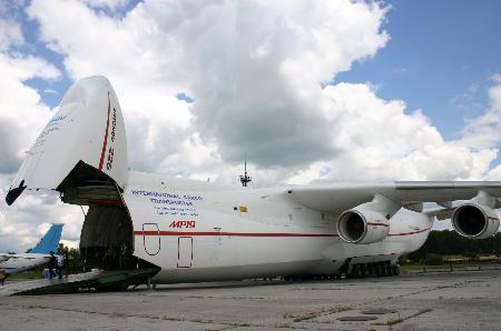 图文:乌克兰举办国际航空展纪念安东诺夫诞辰