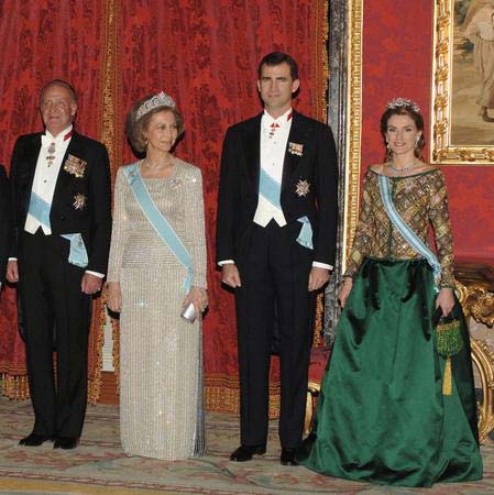图文:西班牙王室参加欢迎普京的官宴