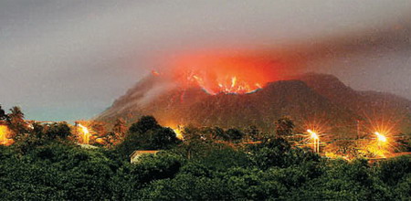 加勒比海岛屿火山喷发 火山灰冲天8000米