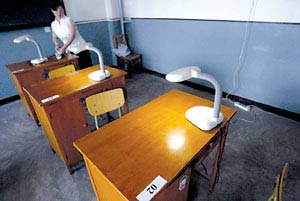 2005年北京中考开始外语笔试迟到成绩记零
