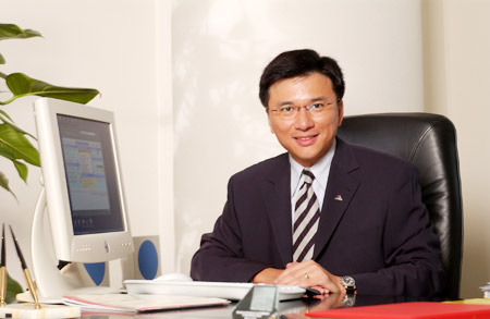 年七月获委任为香港科技大学工商管理学院院长