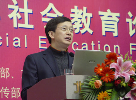 北京大学文化产业研究副所长陈少峰发言(图)