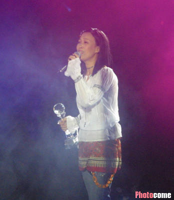 图文:中国歌曲排行榜揭晓--那英获最佳女歌手
