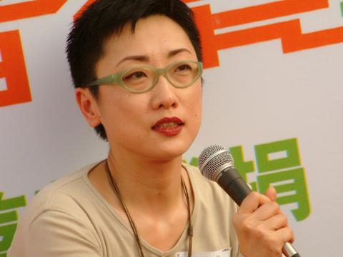 图为香港协会副会长刘天兰