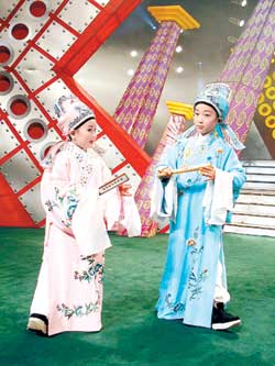 姚煜辰、赵心瑜演越剧《十八相送》