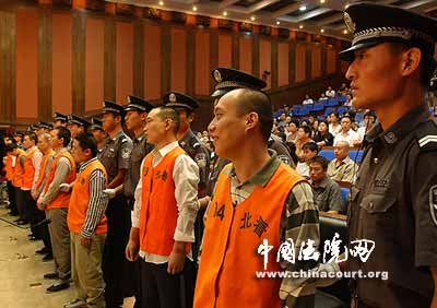 北京市第二中级人民院开庭审理了影视演员吴若甫被绑架案,王立华等10