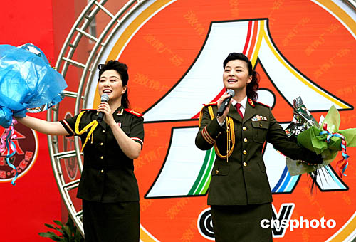 军队歌手引亢高歌表达许多人对教师职业的向往
