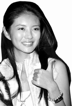 大眼睛美女安以轩:2004年飞来的小燕子