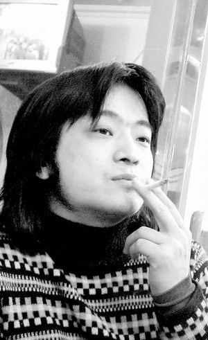 十年前的何勇曾在红磡演唱会前放言"四大天王"除张学友外都是小丑