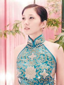 张娜拉穿旗袍唱中国歌图