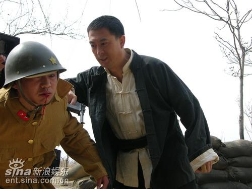 资料图片:电视剧《双枪李向阳》精彩剧照(12)