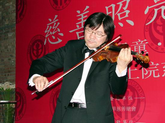 视频:世界著名小提琴家薛伟为孤残儿童义演