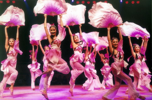 资料图片:中国歌剧舞剧院大型舞蹈《扇舞春风