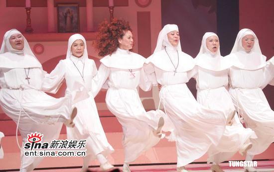 图文：蔡琴《跑路救天使》上海登台--与修女同台
