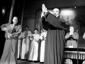 郭德纲相声火遍京城德云社演出一票难求(组图)