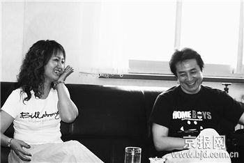 吴晓东和他的妻子沈玲; 《失明的城市》第二轮演出 贾芸平儿谈幸福