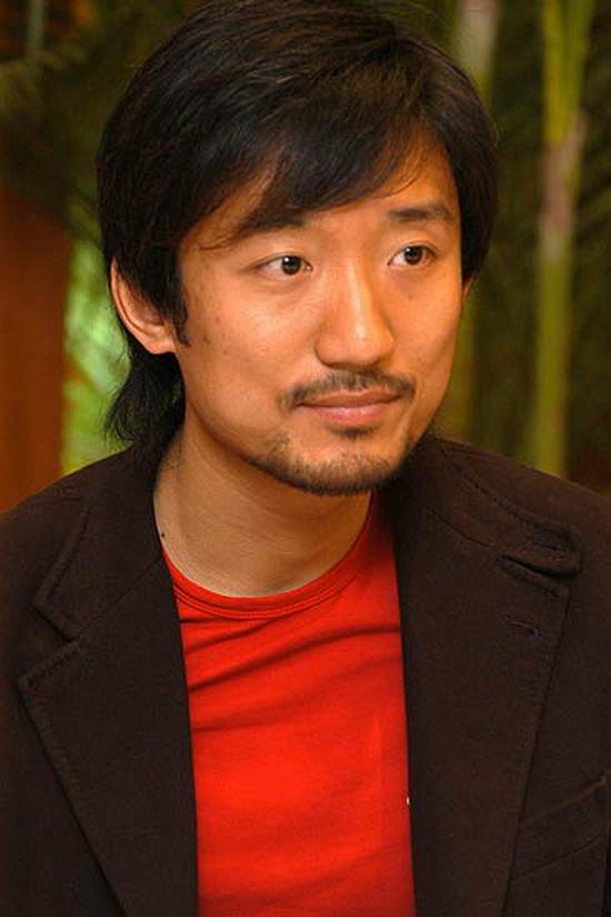 图文:《青花》上海影城首映主演曹俊出席仪式