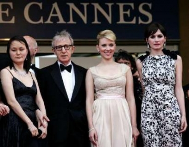 由著名导演伍迪·艾伦(woody allen)执导,斯嘉丽·约翰森(scarlett