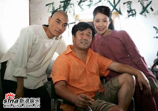 图文：《定军山》关机-导演和两位主演合影