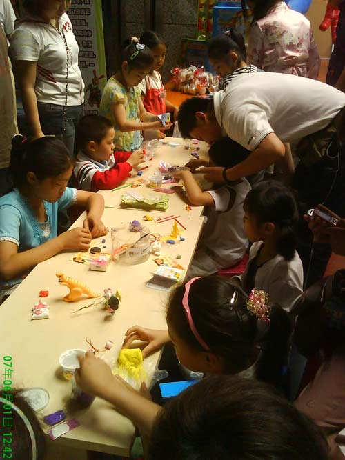 天津万达影城儿童节活动现场 创意带来无限惊