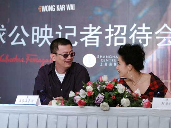 图文:《2046》上海首映梁朝伟刘嘉玲等亮相(3)