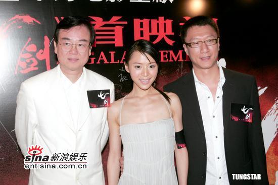 组图：《七剑》香港首映张静初着低胸装出席