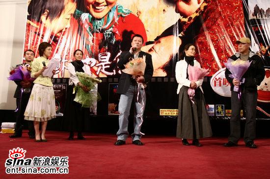 倪萍潘虹出席电影《泥鳅也是鱼》首映式(组图)