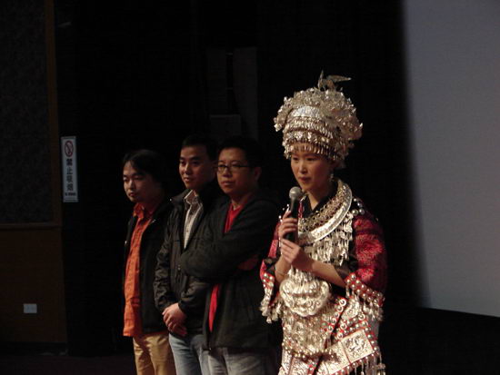 苗族侗族原生态电影《阿娜依》与大学生见面