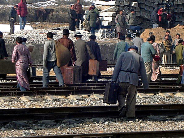 《转摘》《黄石的孩子》开拍惊险一幕 火车爆炸发哥脱险