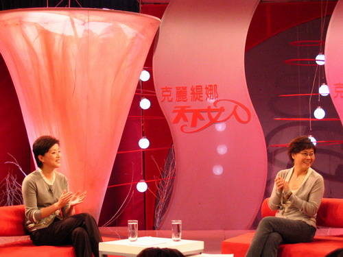 李少红做客《天下女人》讲述《门》幕后故事
