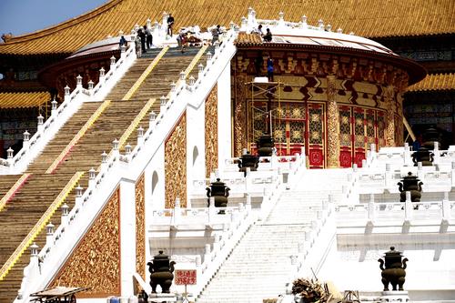组图：《黄金甲》核心宫殿将完工布景富丽堂皇