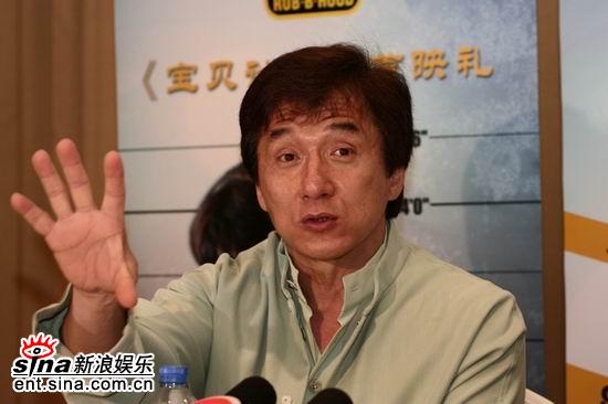 成龙当“奶爸”感受亲情对儿女不觉遗憾(组图)