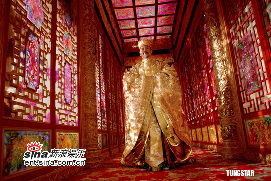 组图:《黄金甲》服装奢华气派 龙袍价值逾百万