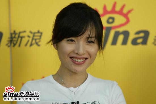 图文：《公园》主创做客新浪-主演李佳