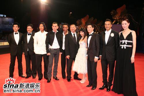 图文:《放逐》威尼斯首映--红毯前合影