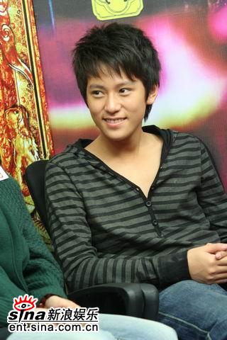 图文：《黄金甲》主演聊天--15岁的小帅哥秦俊杰