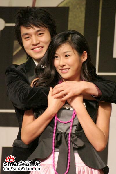 图文：《最强罗曼史》发布会--玄英李东旭热拥
